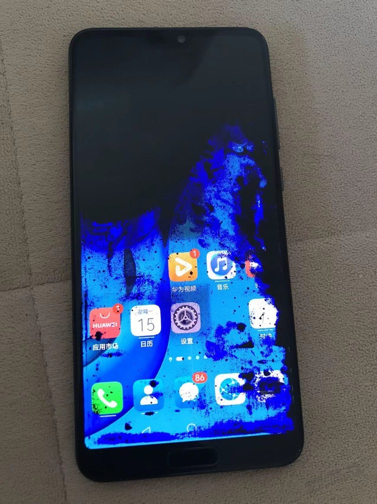 2年前建行碎屏的手机,终于报废了。。。 2年前建行碎屏的手机,终于报废了。。。