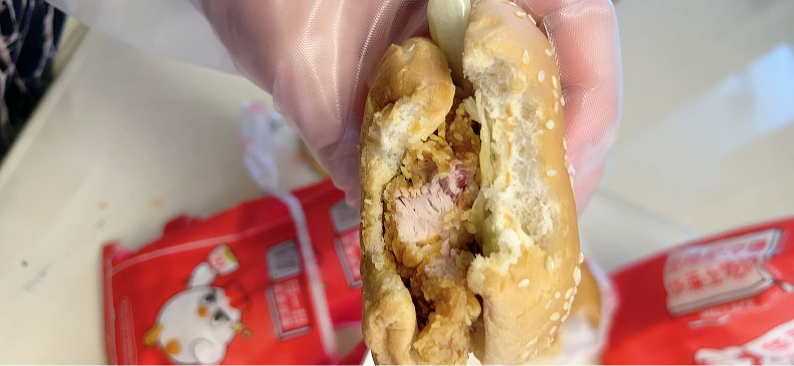 喷射战士名不虚传 四个汉堡一个不熟