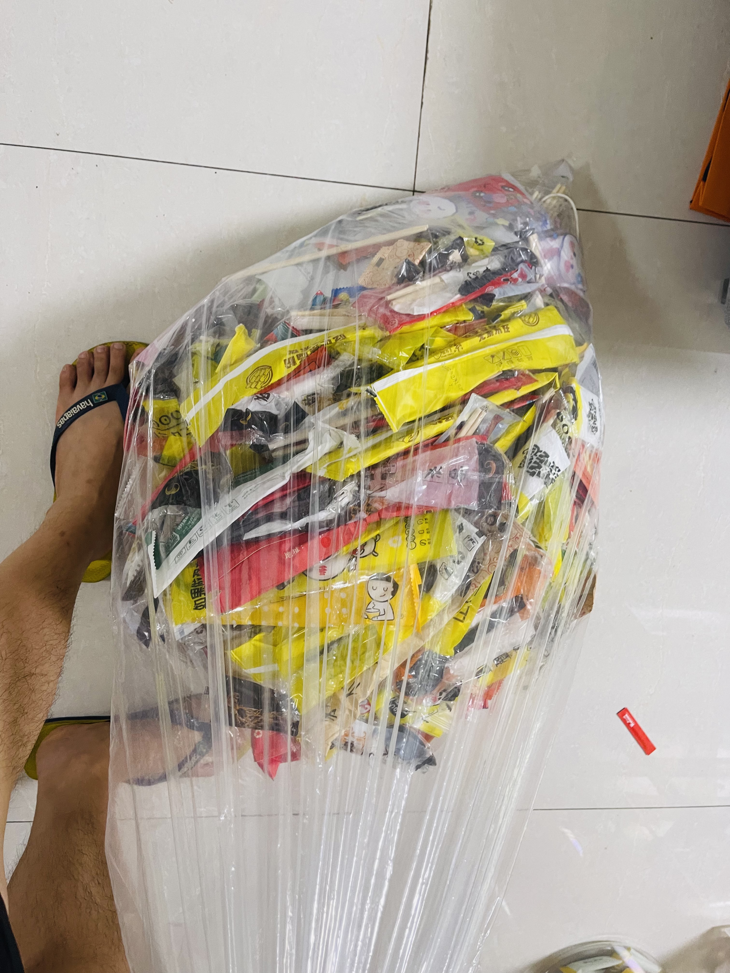 饿了么一次没有抢过 每天吃霸王餐 今天扔了14斤一次性筷子