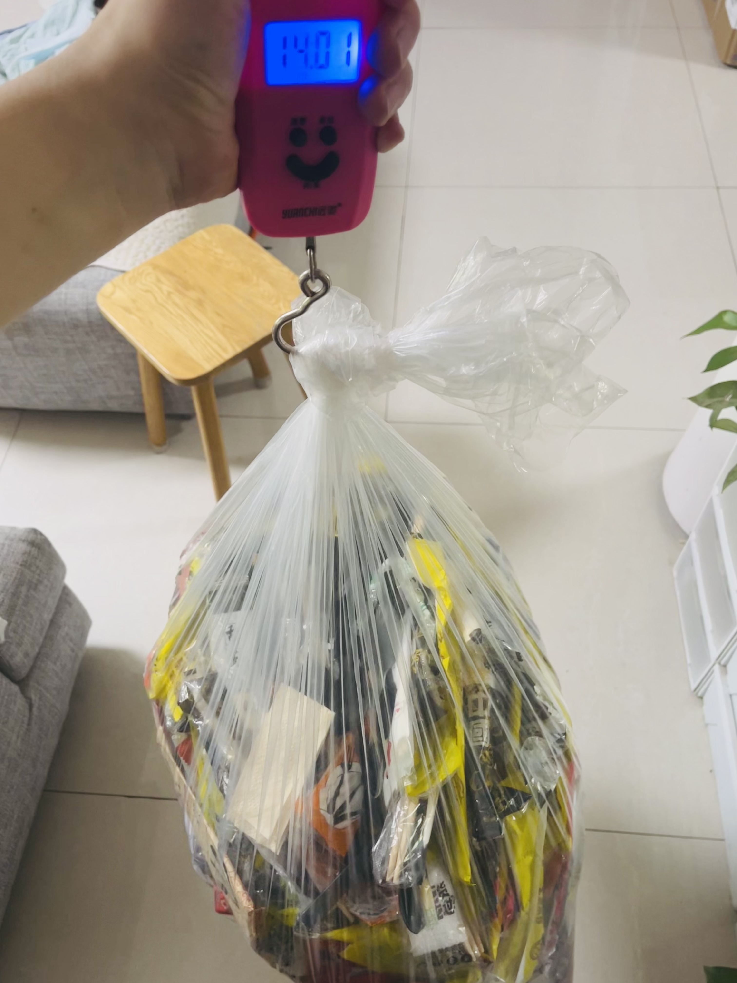 饿了么一次没有抢过 每天吃霸王餐 今天扔了14斤一次性筷子