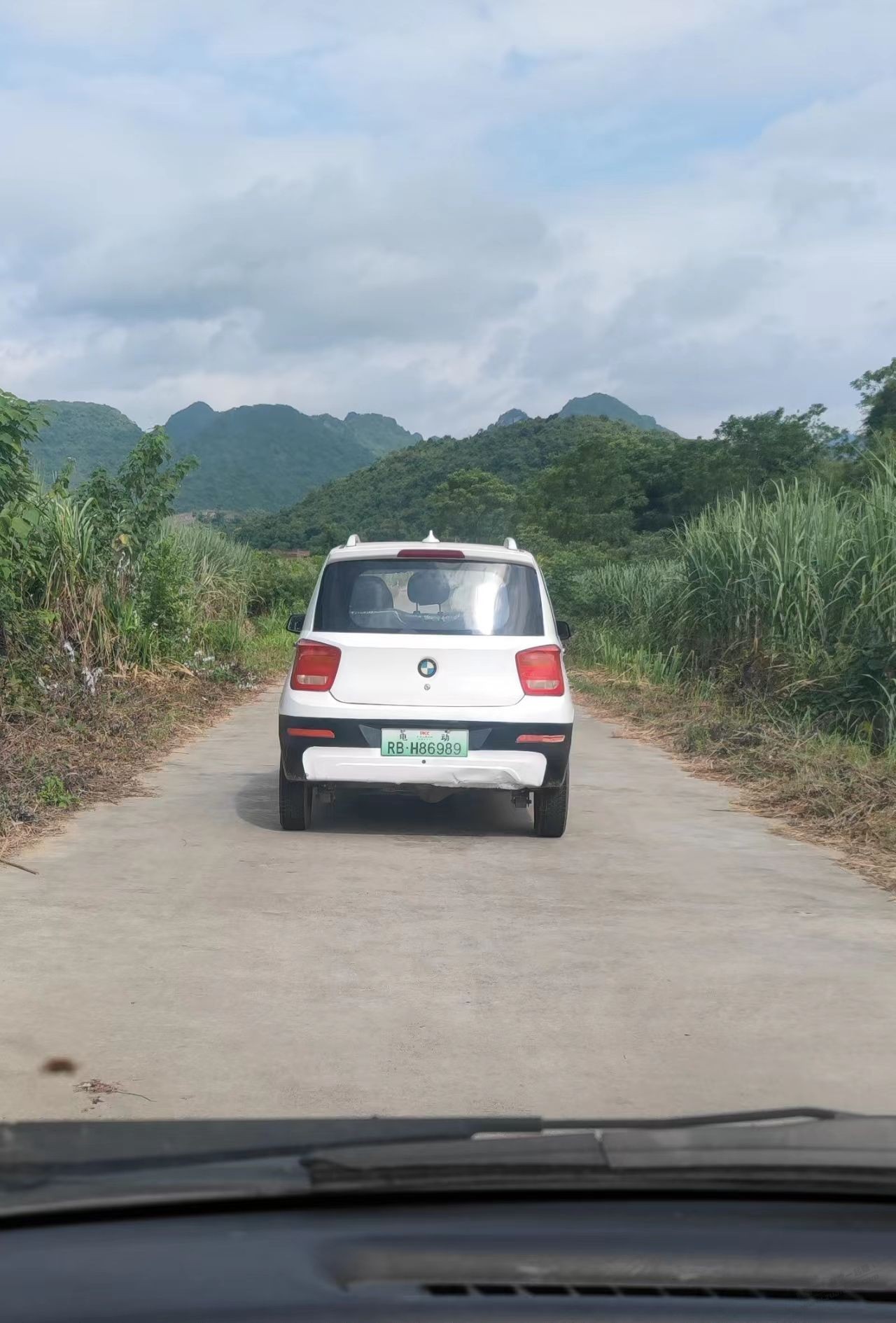 进村遇到的，你就说像不像