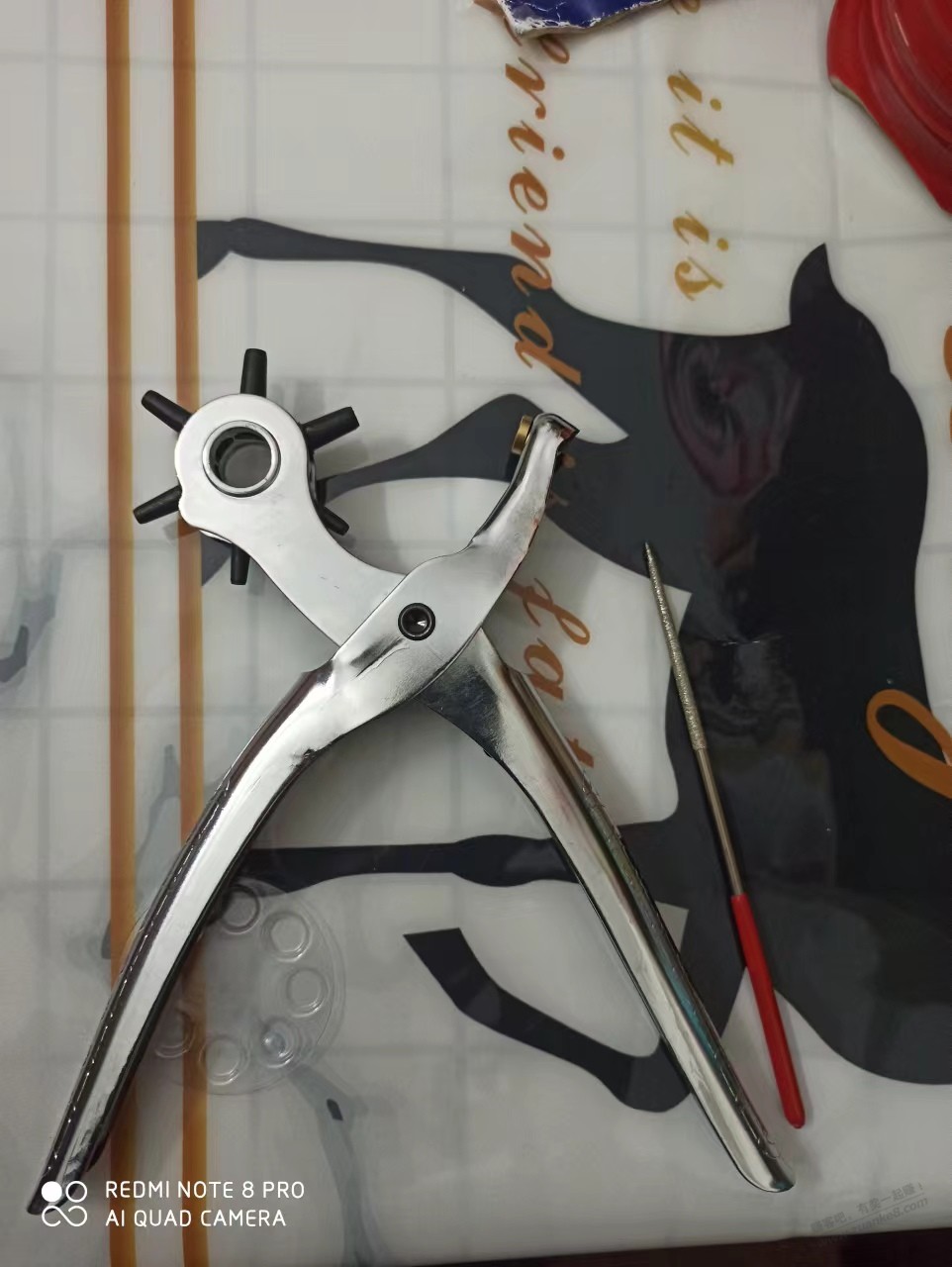 给皮带打孔成功，好有成就感 - 0818团