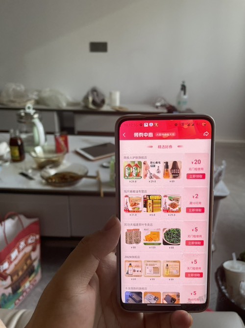 我这领券中心屁都没有 - 0818团