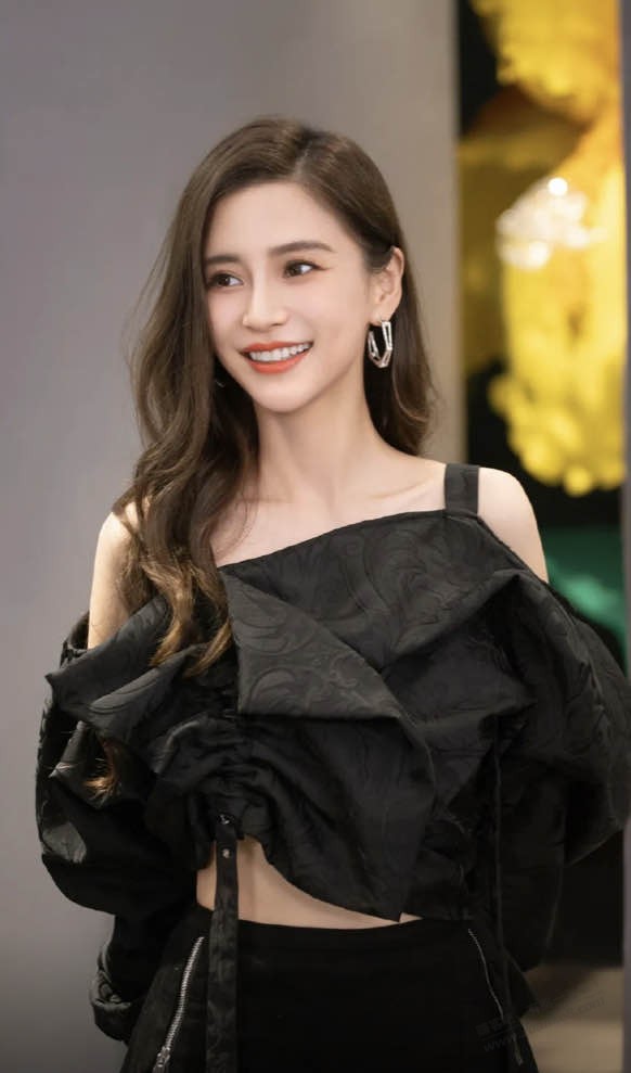 Lisa，杨颖，张嘉倪因疯马秀被封杀，这个可以有（如图） - 线报迷