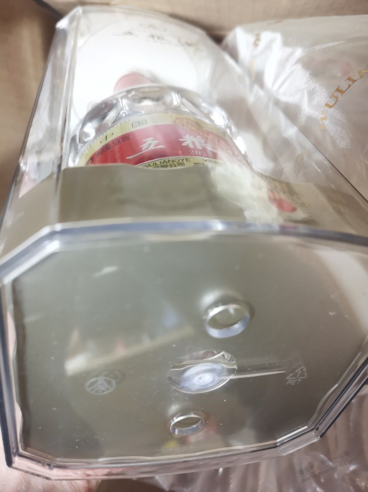 请教老哥们猫超五粮液底部有裂缝影响出货吗？ - 线报迷
