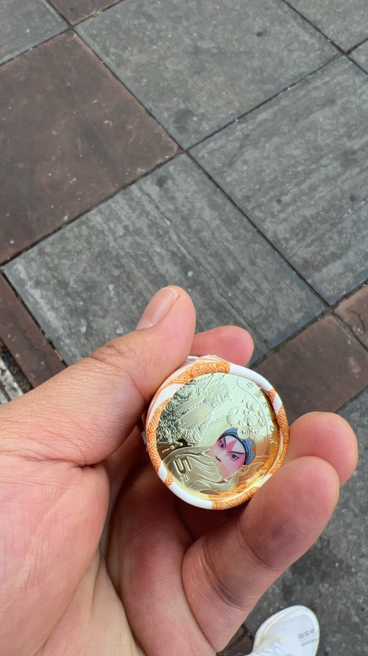 京剧纪念币贴的是塑料吗？ - 线报迷
