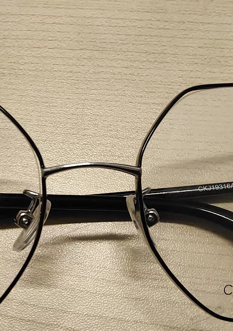JD买的CK的眼镜框 都这样吗？ 求问配镜吧友 - 线报迷