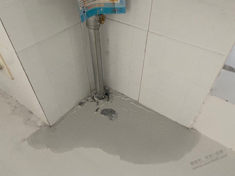 哎大过年的，家里厨房水管漏水，把楼下渗水了，现在维修的能不拆拆瓷砖测漏点吗 - 线报迷