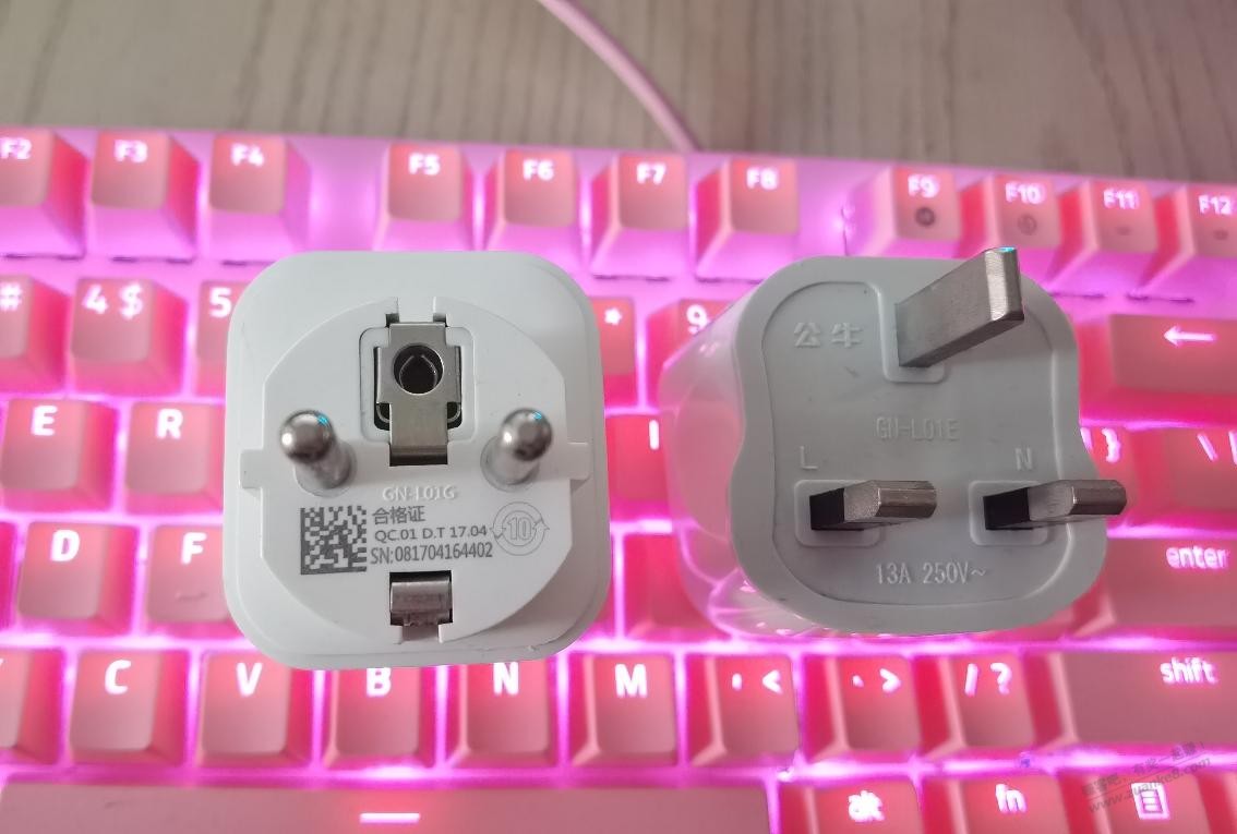 帮忙看看这插座哪个可以在泰国用 - 线报迷