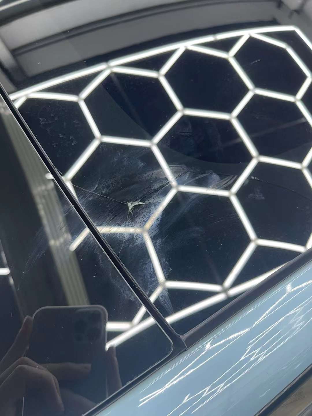 好久不洗车，洗干净发现天窗裂了 - 线报迷