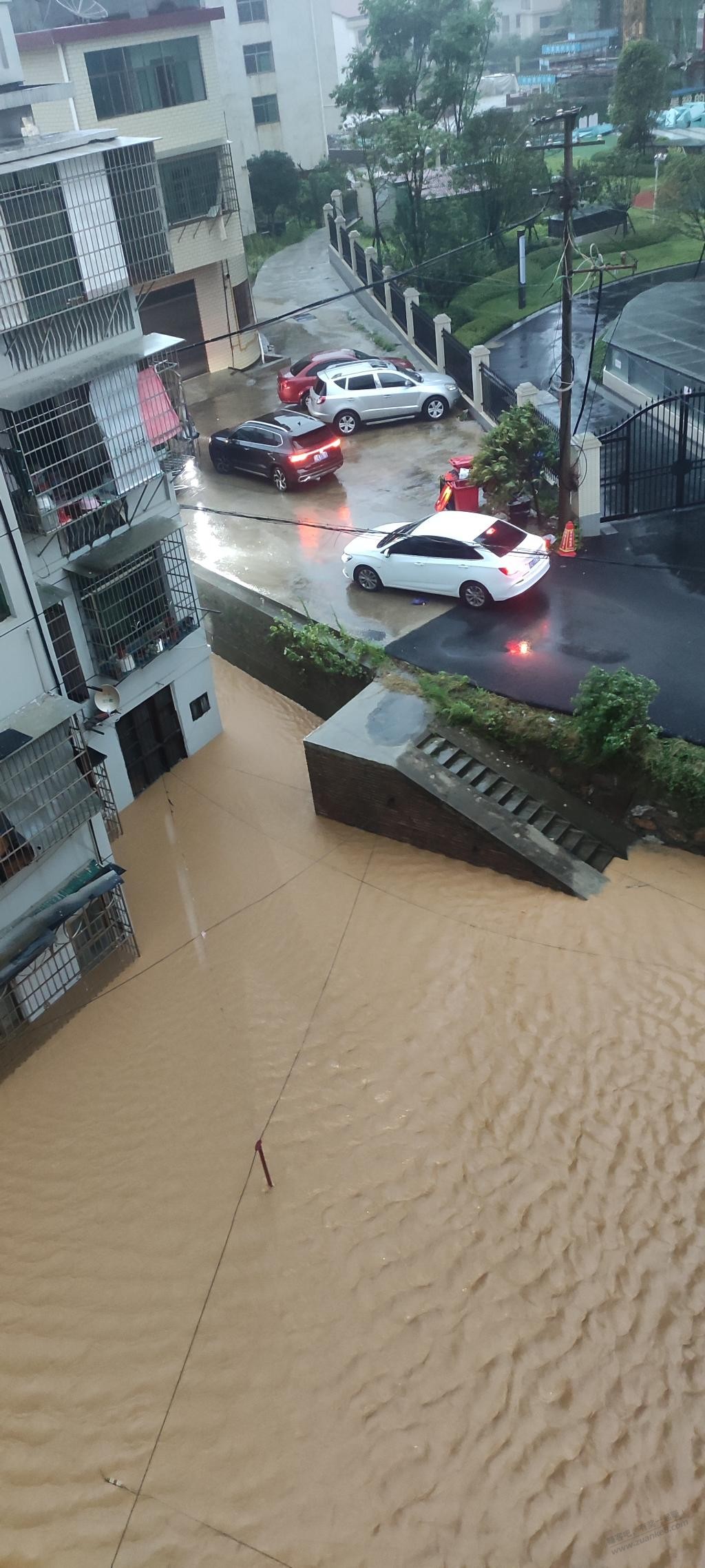 雨神降临，出不去了 - 线报酷